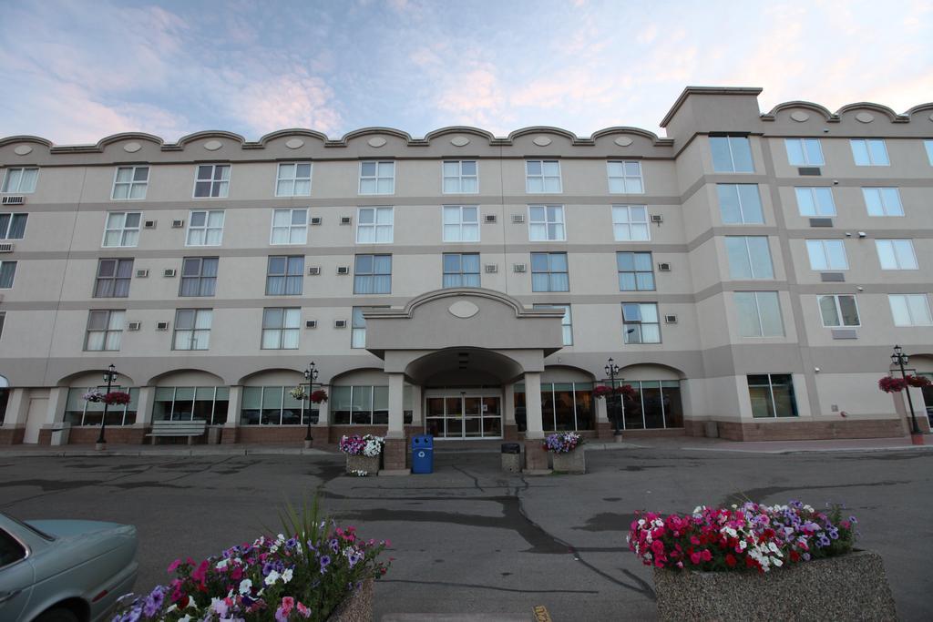 St. Albert Inn & Suites Saint Albert Exterior photo