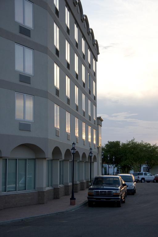 St. Albert Inn & Suites Saint Albert Exterior photo